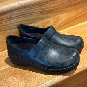 CROCS Black Leopard-Print Work Clogs